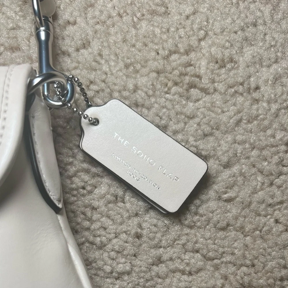 (Soho Flap AUTHENTIC) Coach White Leather Saddle Shoulder Bag - Picture 5 of 13